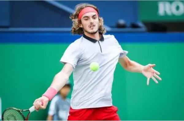 记者：上海申花5名外援以及谢鹏飞和戴伟浚随队出征亚冠客场