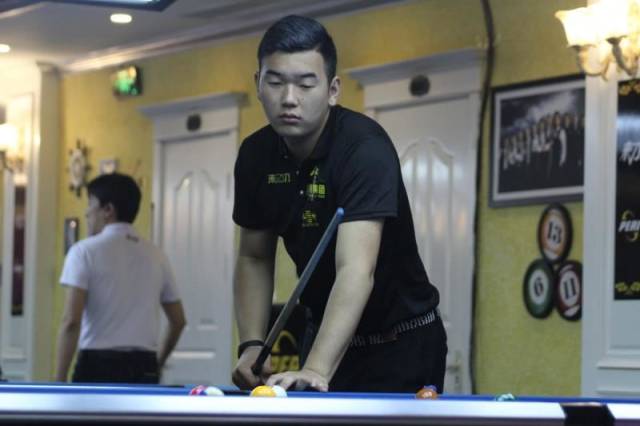 希腊媒：曼联与皇马已经报价奥林匹亚科斯18岁中场穆扎基蒂斯