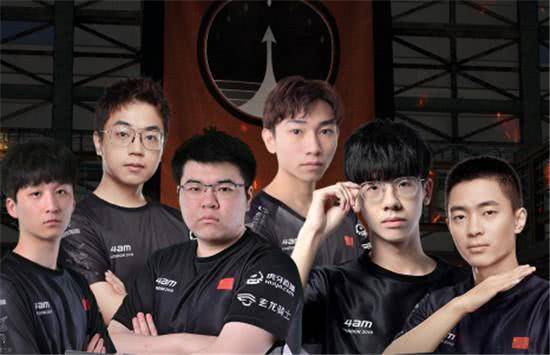 报16连胜终结之仇！凯恩破门追平姆巴佩，拜仁3-2柏林联合三线狂飙