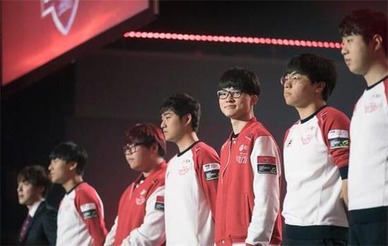 欧冠 联赛阶段第6轮，亚特兰大2比1切尔西